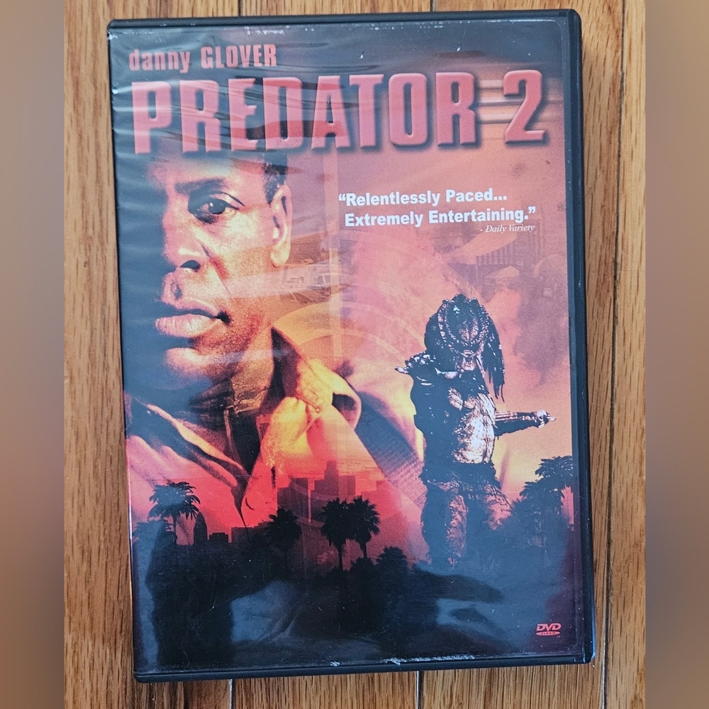 Predator 2 DVD - Black and Red Cover